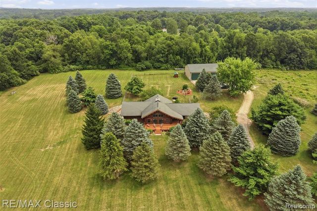 6900 Eveline Drive, Holly, MI 48442
