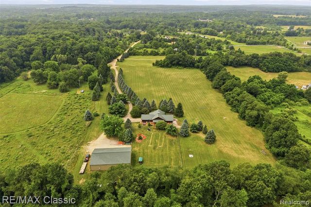 6900 Eveline Drive, Holly, MI 48442