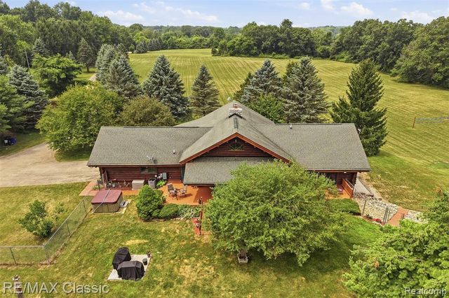 6900 Eveline Drive, Holly, MI 48442