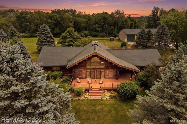6900 Eveline Drive, Holly, MI 48442