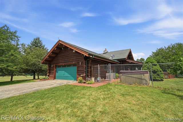6900 Eveline Drive, Holly, MI 48442
