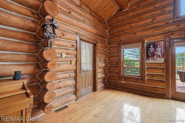 6900 Eveline Drive, Holly, MI 48442