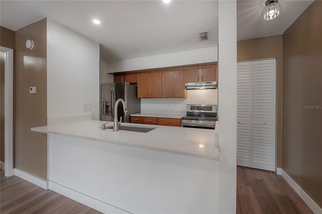 13608 S VILLAGE DRIVE 6204, Tampa, FL 33618