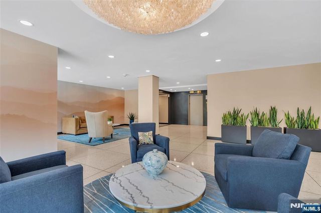 6600 Boulevard East 21J, West New York, NJ 07093