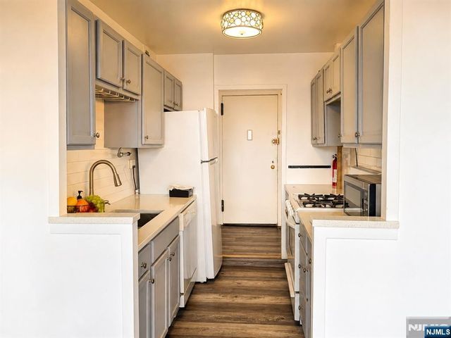 6600 Boulevard East 21J, West New York, NJ 07093