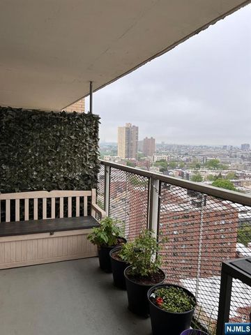 6600 Boulevard East 21J, West New York, NJ 07093