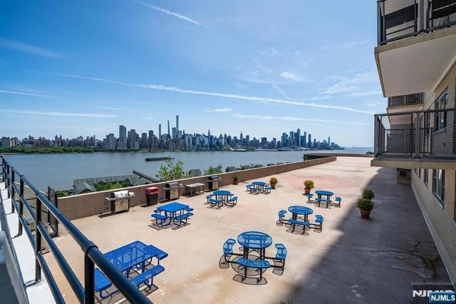 6600 Boulevard East 21J, West New York, NJ 07093