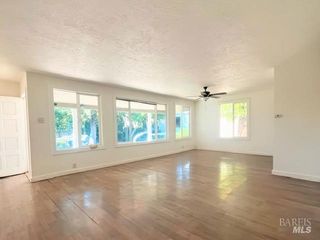 919-921 Naify Ln, Santa Rosa, CA 95407