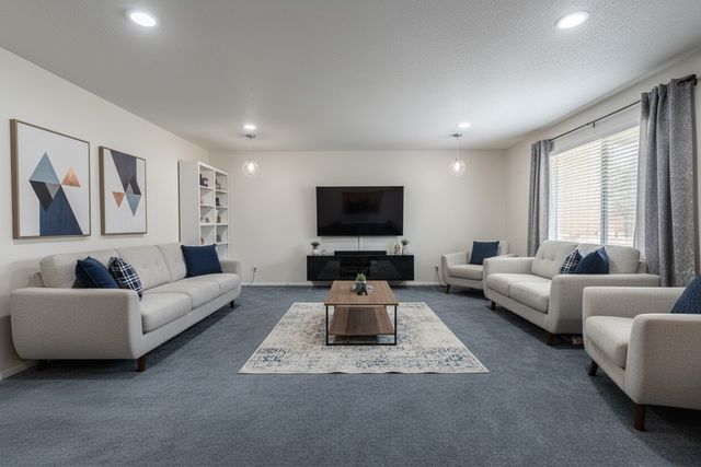 215 N Casa Grande Circle, Duncanville, TX 75116