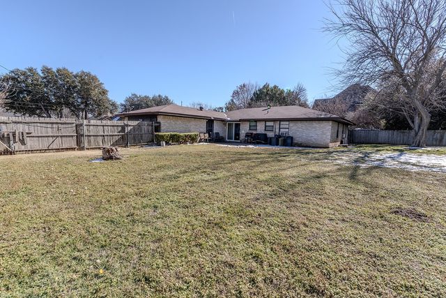 215 N Casa Grande Circle, Duncanville, TX 75116