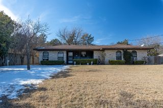 215 N Casa Grande Circle, Duncanville, TX 75116