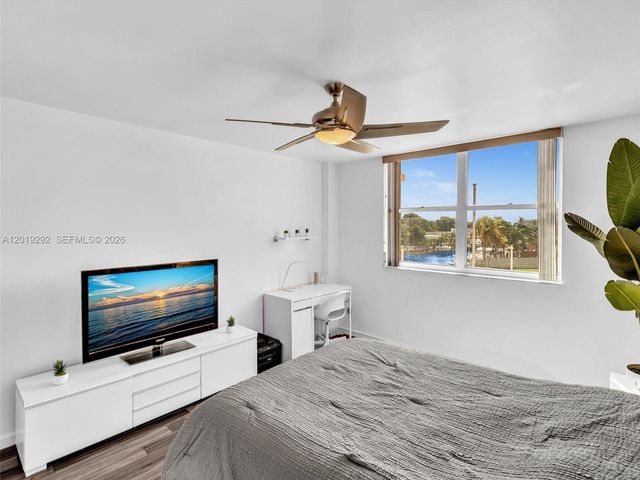 2450 NE 135th St 201, North Miami, FL 33181