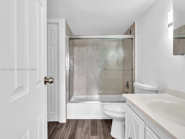2450 NE 135th St 201, North Miami, FL 33181