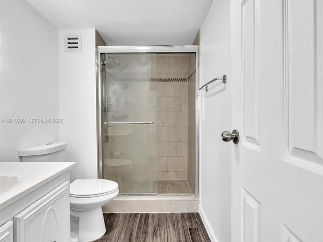 2450 NE 135th St 201, North Miami, FL 33181
