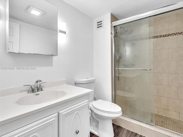 2450 NE 135th St 201, North Miami, FL 33181