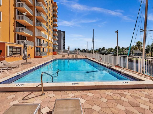 2450 NE 135th St 201, North Miami, FL 33181