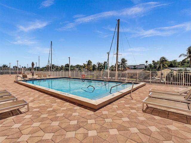 2450 NE 135th St 201, North Miami, FL 33181