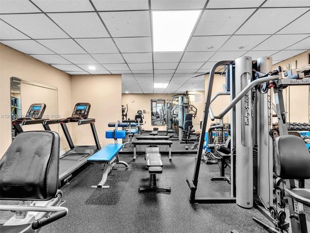 2450 NE 135th St 201, North Miami, FL 33181