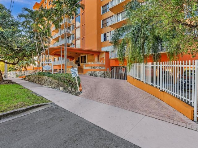2450 NE 135th St 201, North Miami, FL 33181