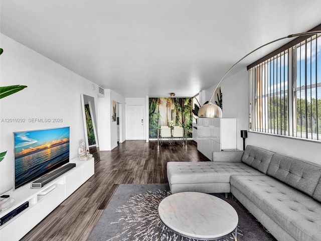 2450 NE 135th St 201, North Miami, FL 33181