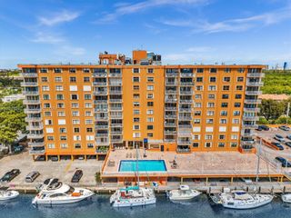 2450 NE 135th St 201, North Miami, FL 33181