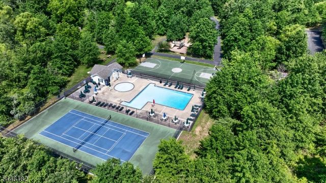 9 Briar Ln, Raritan Twp., NJ 08822