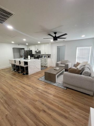 2515 Roanoke Avenue, Dallas, TX 75235
