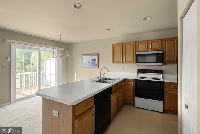 12 PEBBLE CREEK DR, Lititz, PA 17543