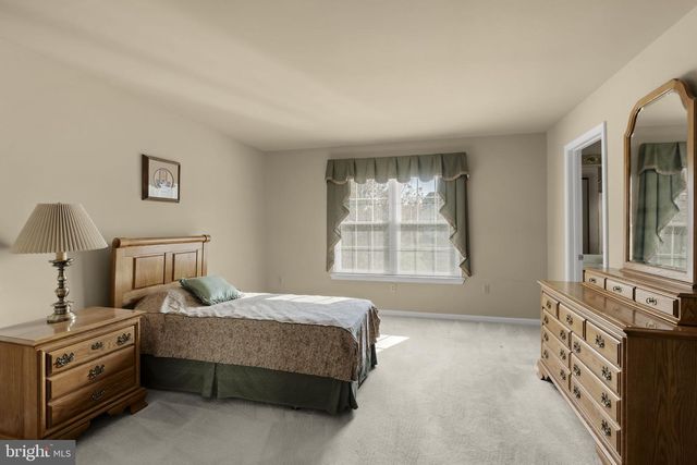 12 PEBBLE CREEK DR, Lititz, PA 17543