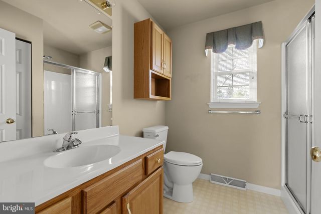12 PEBBLE CREEK DR, Lititz, PA 17543