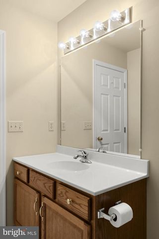12 PEBBLE CREEK DR, Lititz, PA 17543
