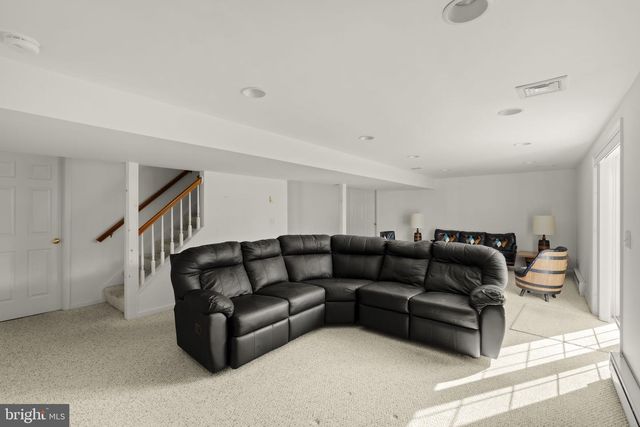12 PEBBLE CREEK DR, Lititz, PA 17543