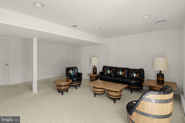 12 PEBBLE CREEK DR, Lititz, PA 17543