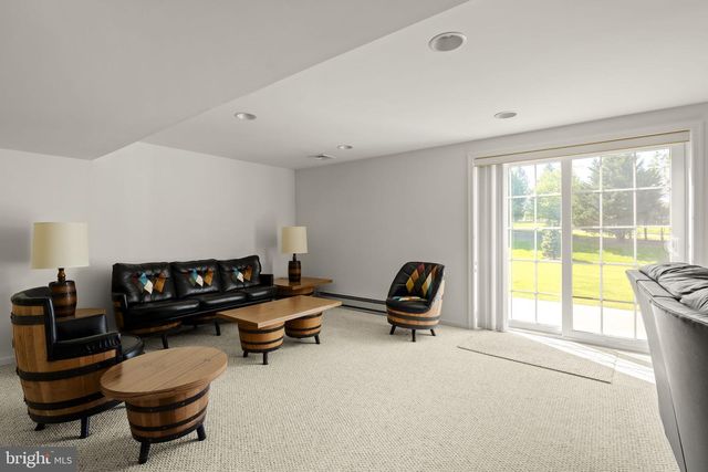 12 PEBBLE CREEK DR, Lititz, PA 17543