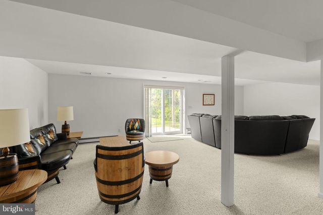 12 PEBBLE CREEK DR, Lititz, PA 17543