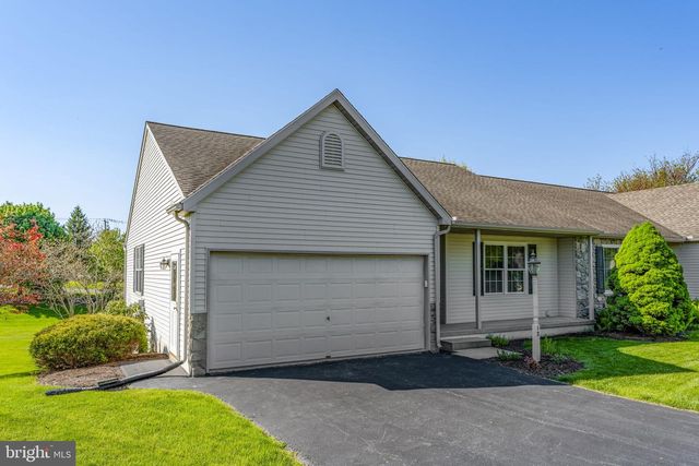 12 PEBBLE CREEK DR, Lititz, PA 17543