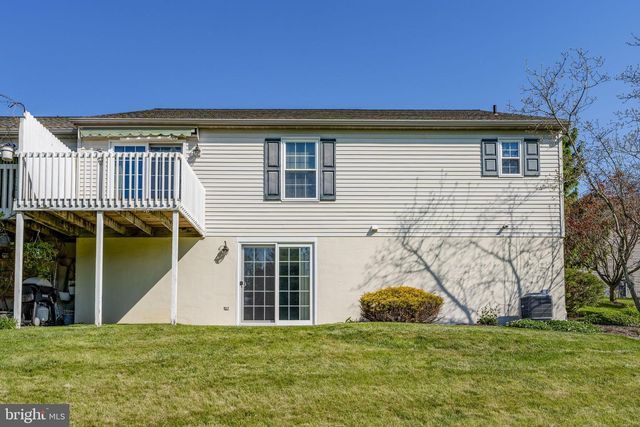 12 PEBBLE CREEK DR, Lititz, PA 17543