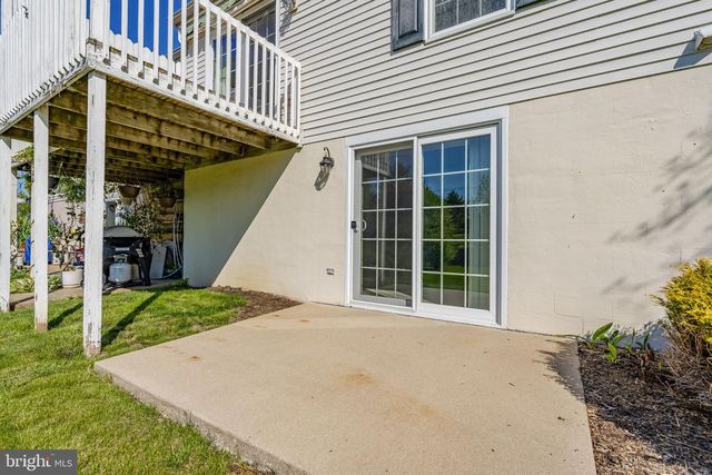 12 PEBBLE CREEK DR, Lititz, PA 17543