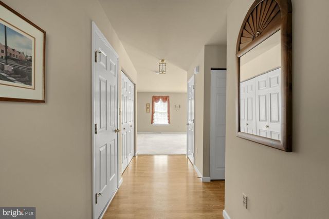 12 PEBBLE CREEK DR, Lititz, PA 17543