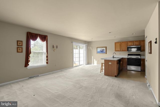 12 PEBBLE CREEK DR, Lititz, PA 17543