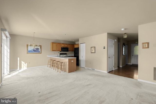12 PEBBLE CREEK DR, Lititz, PA 17543