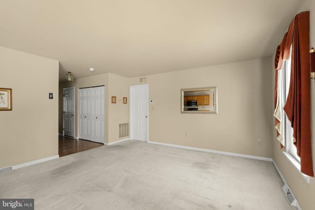 12 PEBBLE CREEK DR, Lititz, PA 17543