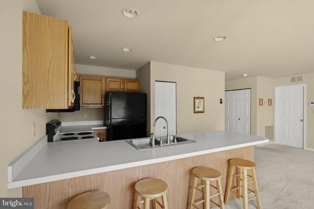 12 PEBBLE CREEK DR, Lititz, PA 17543