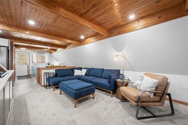 11665 Wilshire Dr, North Huntingdon, PA 15642