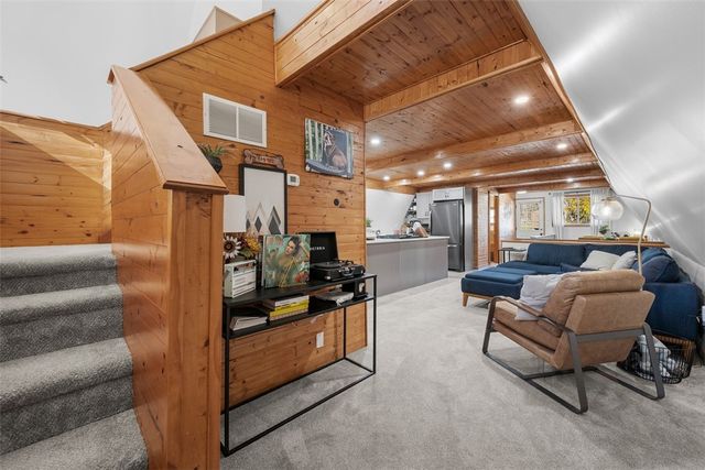 11665 Wilshire Dr, North Huntingdon, PA 15642