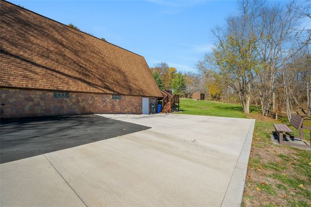 11665 Wilshire Dr, North Huntingdon, PA 15642