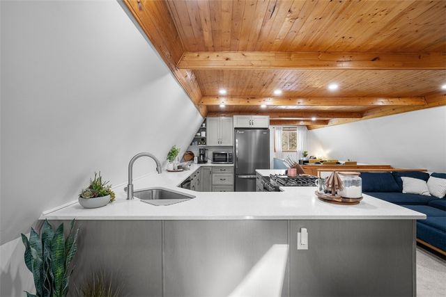 11665 Wilshire Dr, North Huntingdon, PA 15642