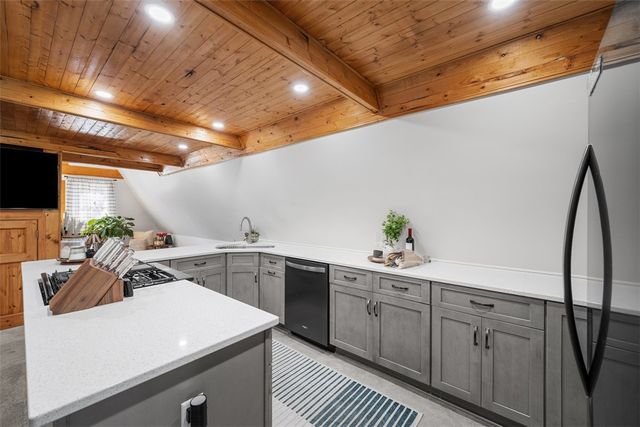 11665 Wilshire Dr, North Huntingdon, PA 15642