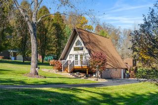 11665 Wilshire Dr, North Huntingdon, PA 15642