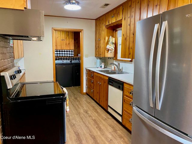 61 Whiskey Jack RD, Sandpoint, ID 83864